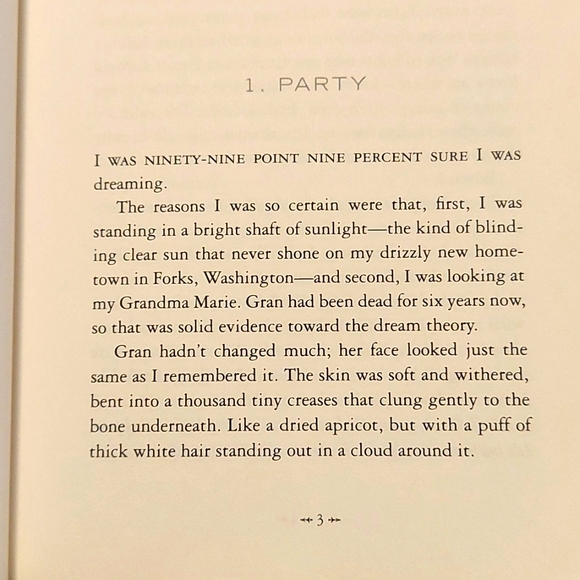 First Two Books from the Twilight Saga- Twilight & New Moon by Stephanie Meyer - Picture 11 of 11